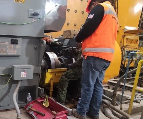 Revisión del acoplamiento entre el motor y el molino de bolas antes del arranque