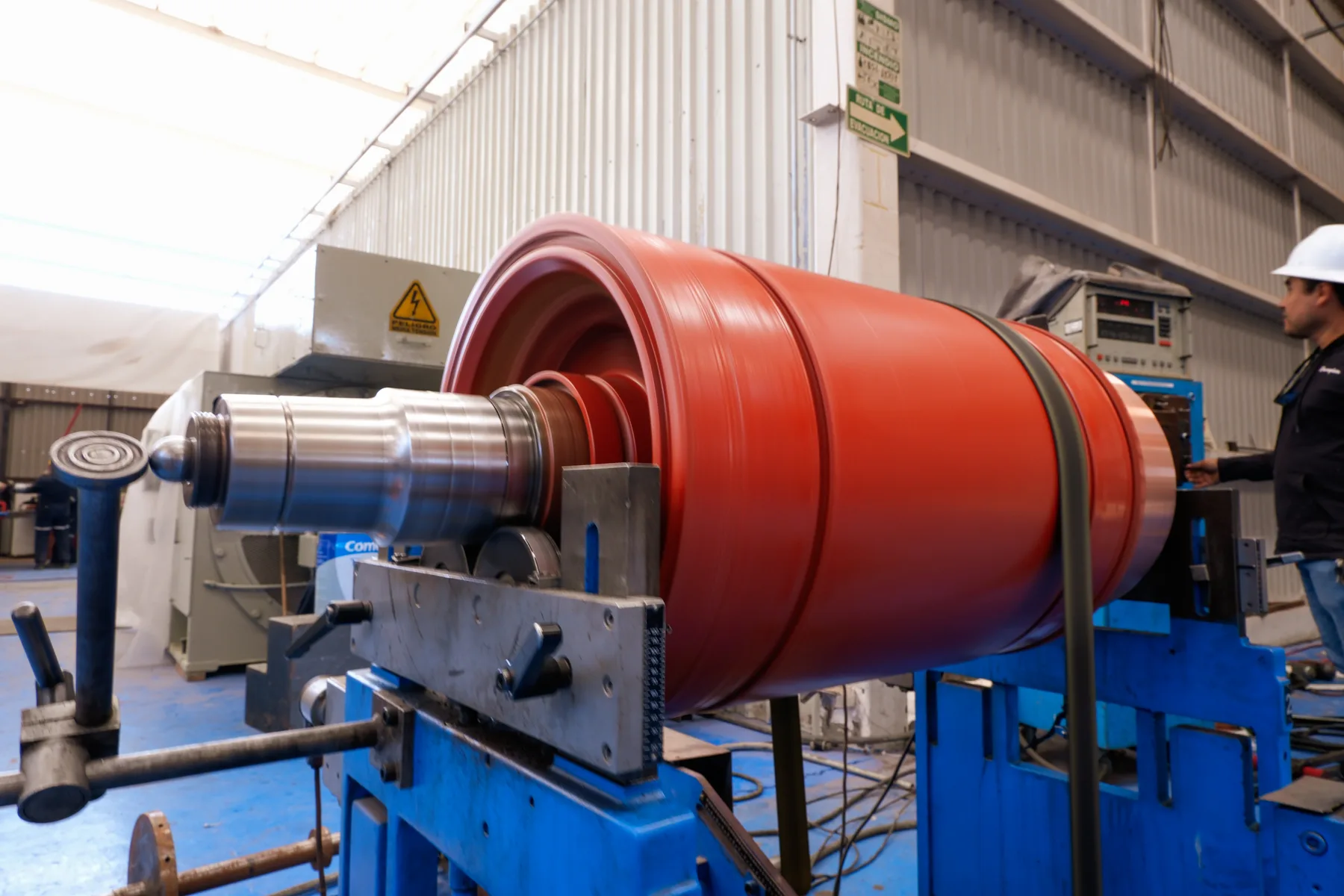 Armadura de motor de tracción ferroviaria en balanceo dinámico en el taller TEMISA