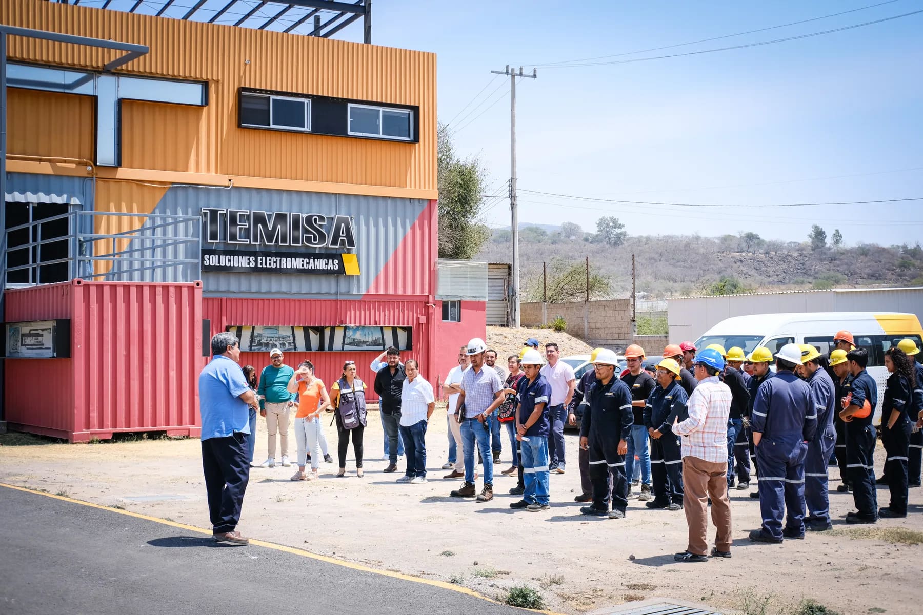 Reunión del equipo TEMISA en las oficinas del taller