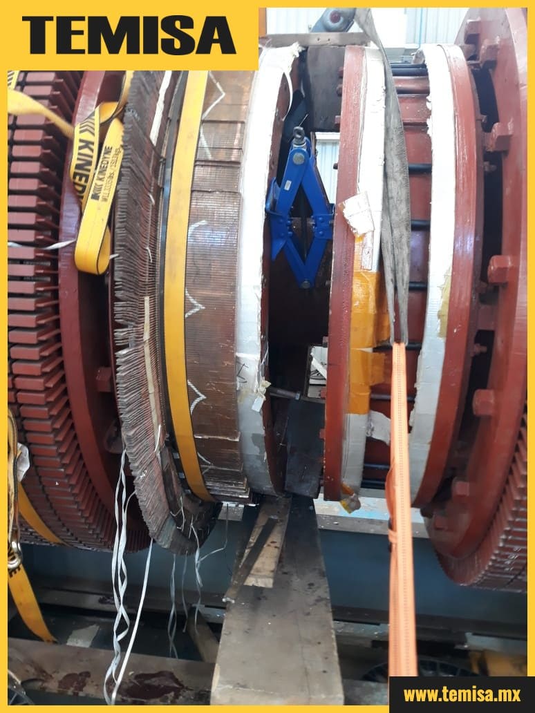 Desarmado de rotor con anillos rozantes en maniobra con grúa