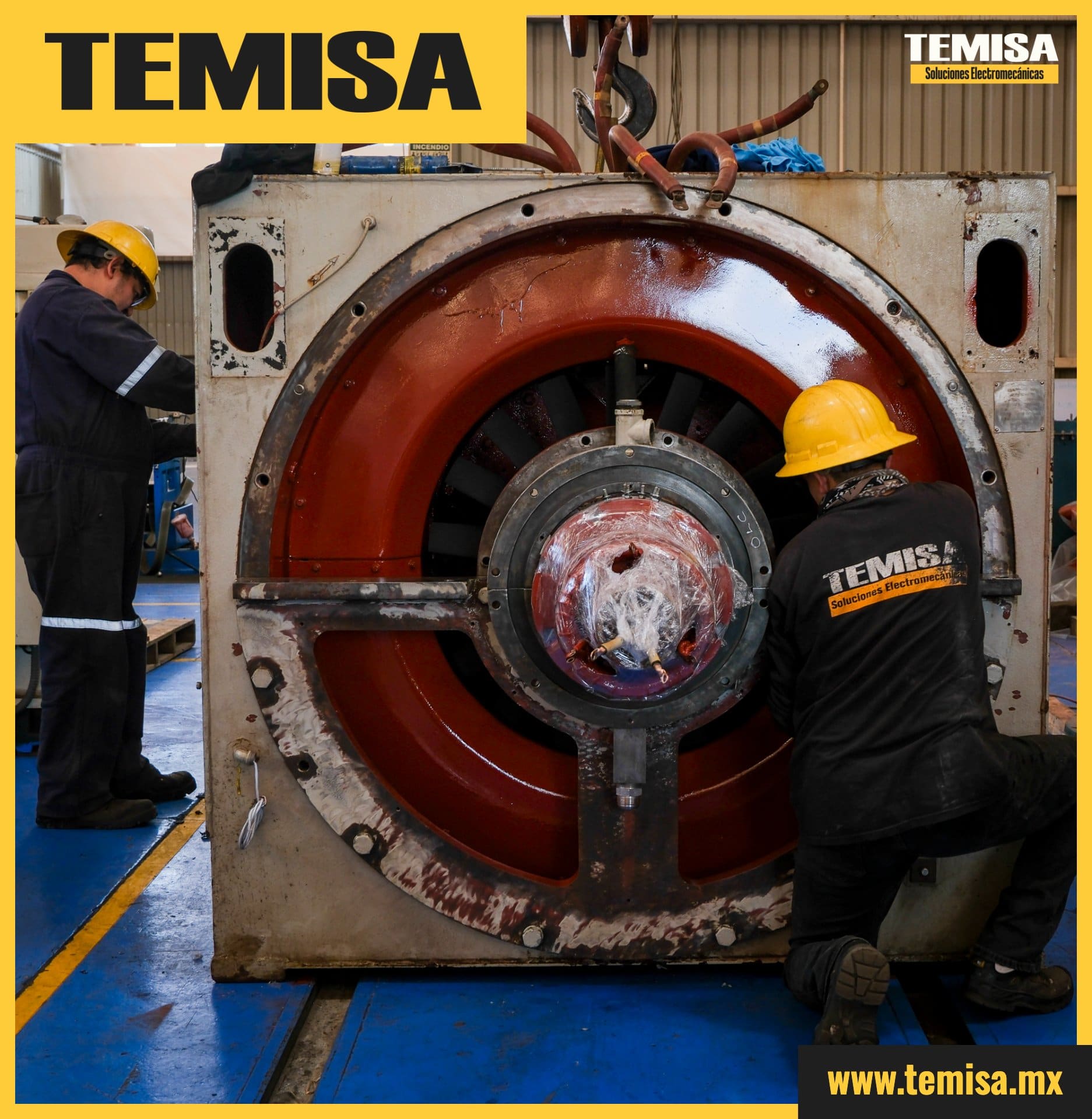 Mantenimiento mayor: rotor izado con grúa de un motor de alta tensión