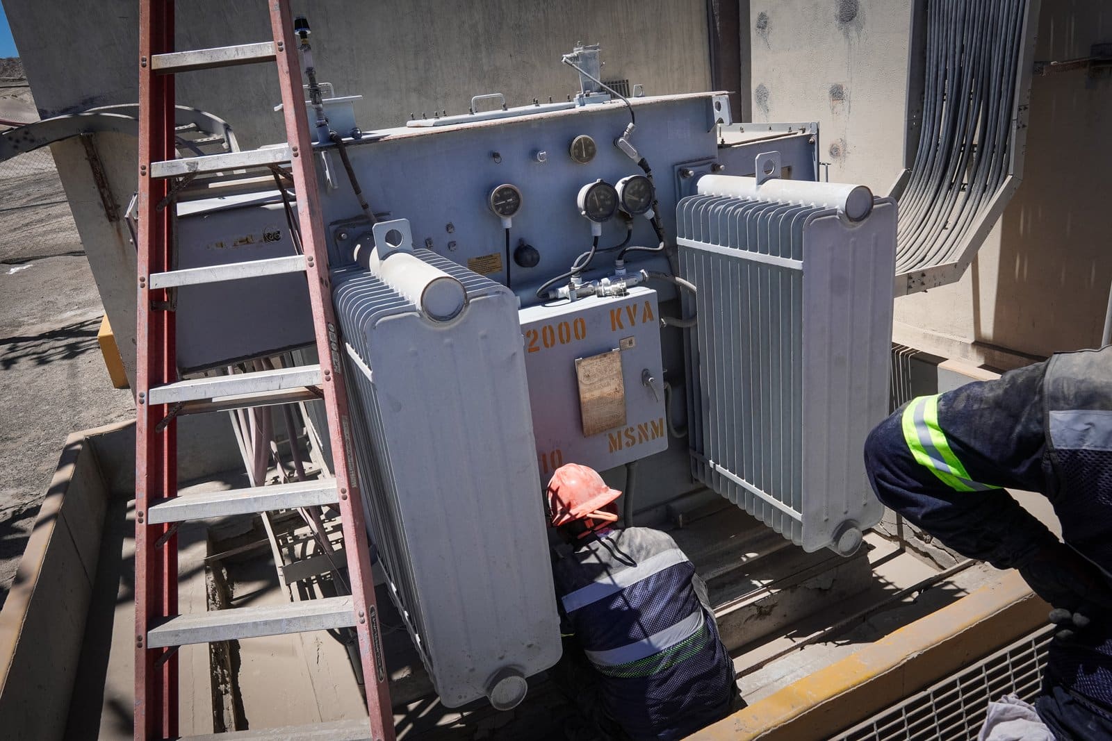 Mantenimiento a transformador de 2000 kVA con radiadores