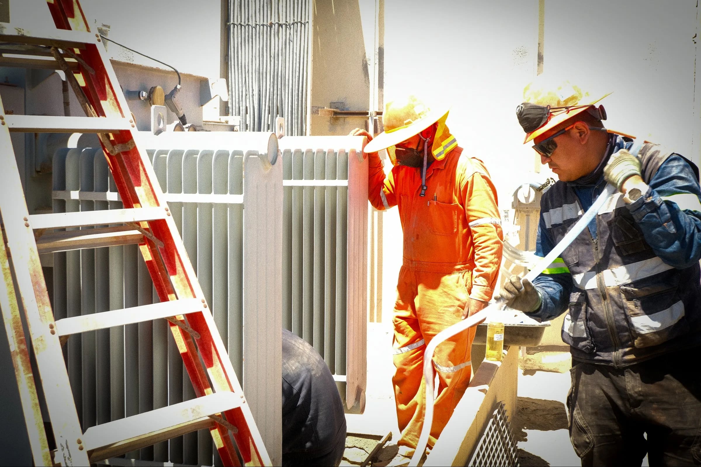 Muestreo de aceite dieléctrico de un transformador en campo