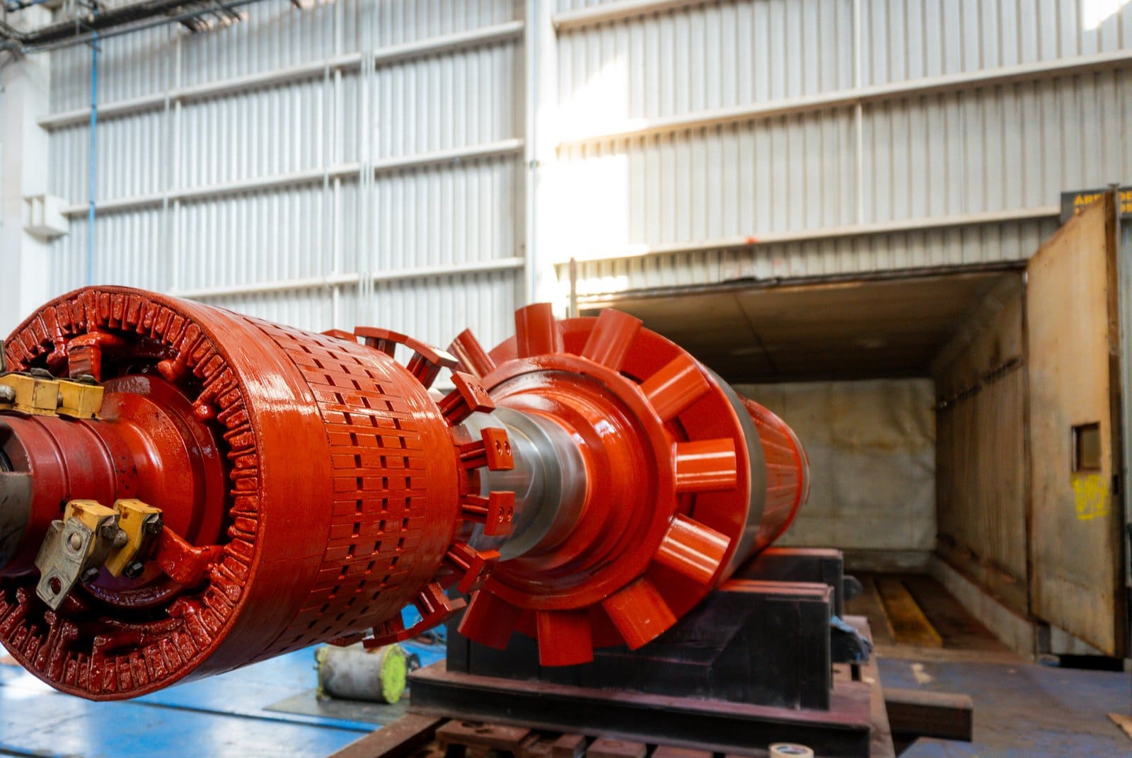 Rotor de turbogenerador restaurado con polos y ventilador axial