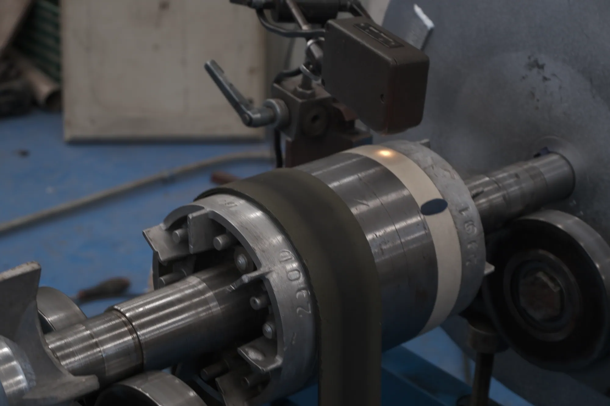 Rotor montado en el banco de balanceo dinámico del taller TEMISA