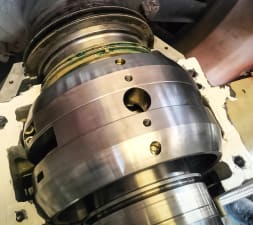 Muñón del rotor sobre el rodillo de la balanceadora dinámica, tolerancias ISO 21940