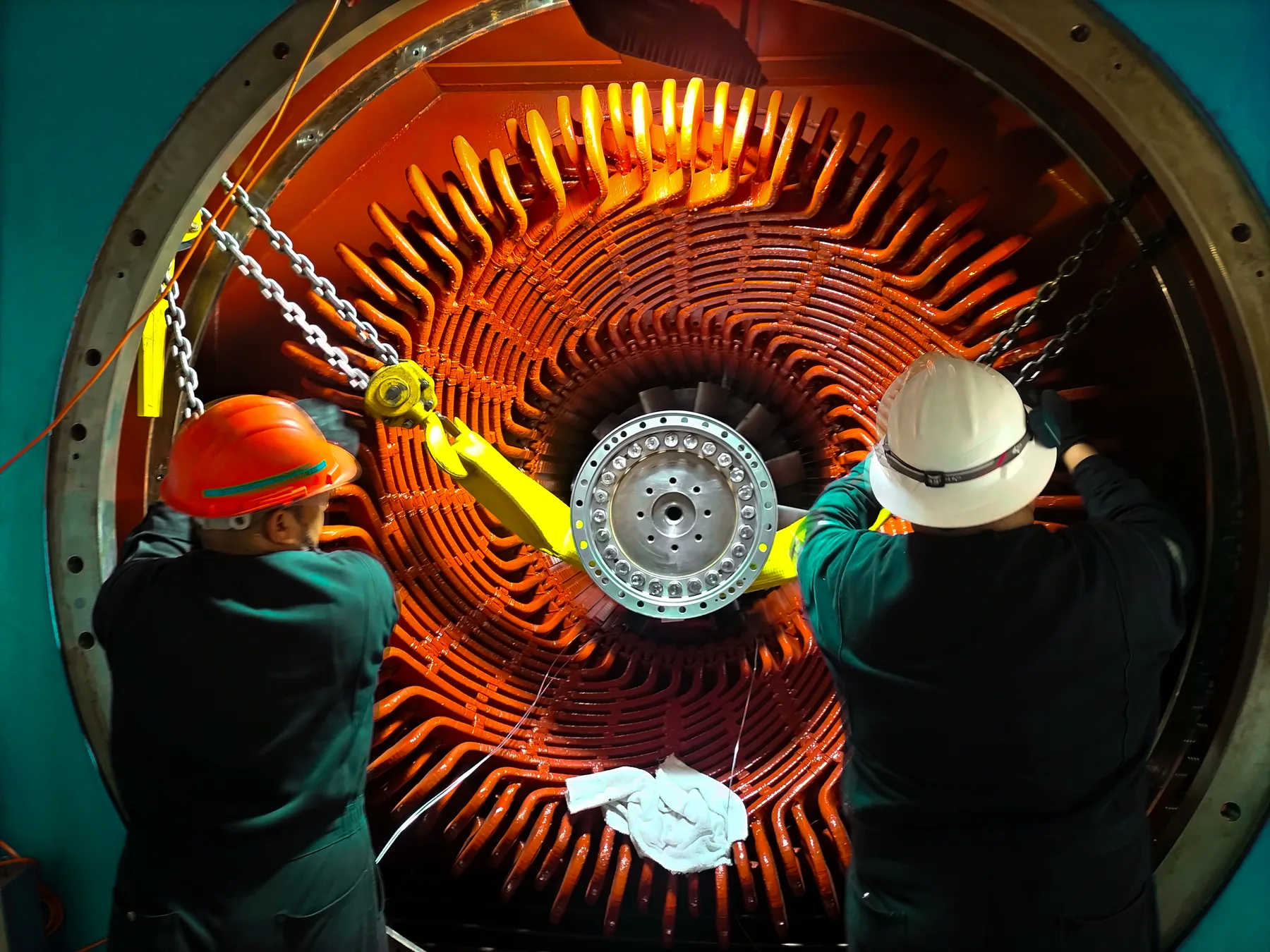 Reparación de motor eléctrico Toshiba de alta tensión en el taller TEMISA