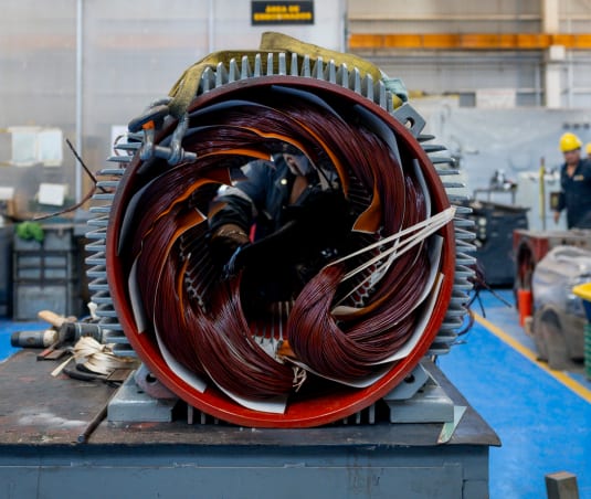 Reparación de un motor trifásico de inducción de corriente alterna en el taller TEMISA