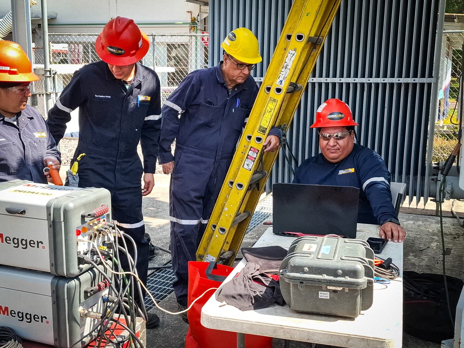 Pruebas eléctricas de factor de potencia en la subestación