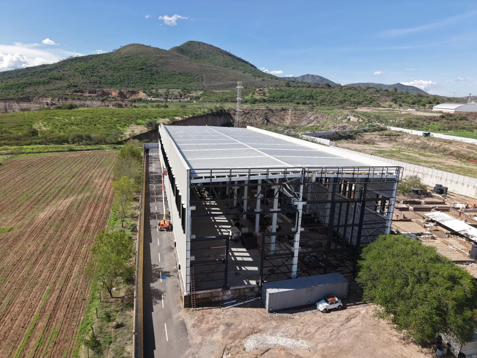 Vista aérea de las naves del taller electromecánico de TEMISA en Tlajomulco, Jalisco