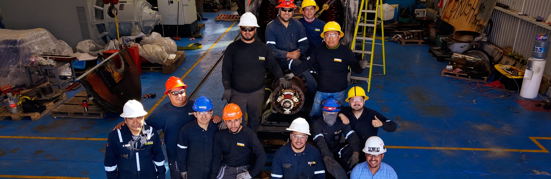Equipo de especialistas técnicos en reparación de motores eléctricos de TEMISA